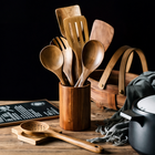 Ensemble traditionnel d’ustensiles de cuisine en bois japonais