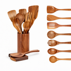 Ensemble traditionnel d’ustensiles de cuisine en bois japonais