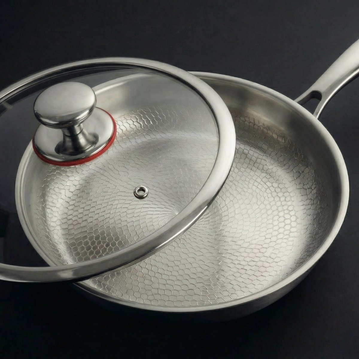 Poêle en titane martelée avec soin