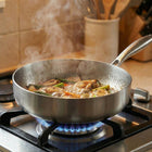 Poêle en titane martelée à bords hauts